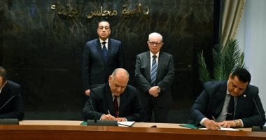 بتكلفة استثمارية تصل إلى 900 مليون دولار.. رئيس الوزراء يشهد توقيع شراكة بشأن مشروع توسعة مجمع الألومنيوم بنجع حمادى.. التوسعات الجديدة تضيف 300 ألف طن سنويا وترفع الطاقة الإنتاجية للضعف بواقع 600 ألف طن سنويا
