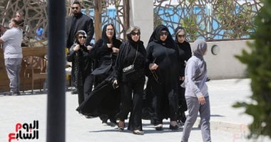 لبلبة وهالة صدقى أول الحاضرين للمشاركة فى تشييع جثمان هانى شاكر