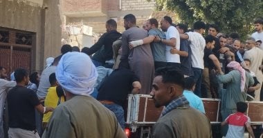 تشييع جثمان والد لاعب الزمالك محمد شحاتة بمسقط رأسه ببنى مزار بالمنيا.. صور