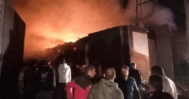 خسائر فادحة فى حريق مصنع المحلة وانتداب الأدلة الجنائية لكشف الأسباب.. صور