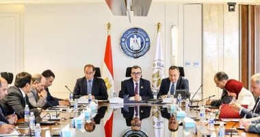3 وزراء يبحثون دعم الجامعات وتعزيز دور مؤسسات التعليم العالى فى تحقيق التنمية