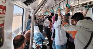 إقبال كبير على محطة مدينة العدالة فى ثالث أيام تشغيل المونوريل.. صور
