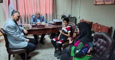 وكيل تعليم بورسعيد يطمئن على الطالب يوسف.. ويؤكد: اتخذنا إجراءات تحفظ حقه