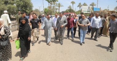 محافظ قنا يتابع مجمع المواقف ويشدد على تشغيل الطفطف حتى منتصف الليل