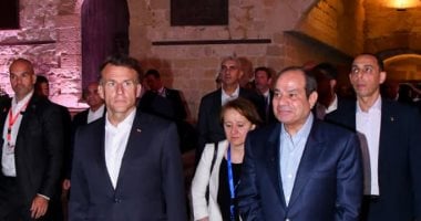 الرئيس السيسى يصطحب ماكرون فى جولة تفقدية بالإسكندرية.. الجولة شملت الممشى السياحي بالكورنيش وصولًا إلى قلعة قايتباي التاريخية.. ومأدبة عشاء تكريمًا للرئيس الفرنسي ورؤساء وفود الدول المشاركة.. صور