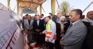 وزير النقل يشهد التشغيل التجريبي لكوبرى أعلى مزلقان أبو شوشة بقنا