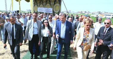 وزير الزراعة يسلم 44 فراطة ذرة لصغار المزارعين بالبحيرة لدعم زيادة الإنتاج