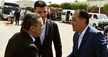 رئيس الوزراء يتفقد مصنعا للحديد وآخر للمواد اللاصقة بمدينة أكتوبر