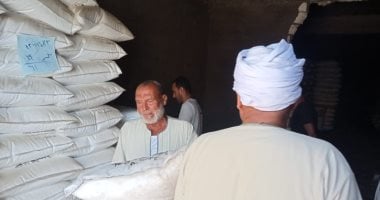 مديرية الزراعة بالفيوم تتابع صرف الأسمدة فى الجمعيات الزراعية