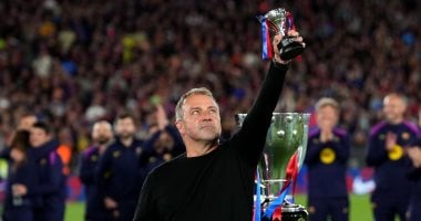 هانزي فليك يوافق على تجديد عقده مع برشلونة حتى 2028