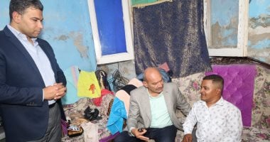 محافظ السويس يرافق شابًا من ذوي الهمم إلى منزله ويوجه بحل مشكلته فورًا