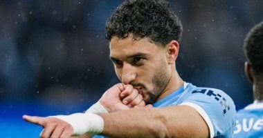 مانشستر سيتي يتفوق على كريستال بثنائية مرموش وسيمينيو بالشوط الأول.. فيديو