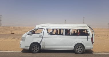 إصابة 14 شخصًا فى انقلاب ميكروباص على الطريق الصحراوى الغربى بأسوان