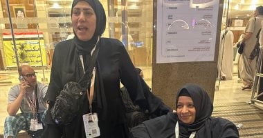 دموع الحاجة نجاح أمام الكعبة.. حكاية مصرية من ذوى الهمم عوضها الله بزيارة بيته