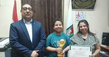 طالب بسوهاج يبتكر جهازا لمساعدة كبار السن وذوى الهمم.. فيديو