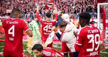 كين الهداف وأوليسي الأفضل.. شاهد مراسم تتويج بايرن ميونخ بالدوري الألماني