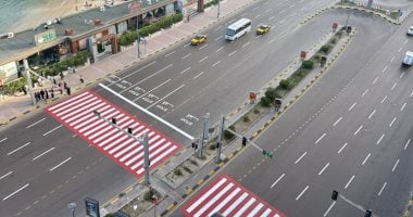 الانتهاء من التخطيط الأرضي بطريق كورنيش الإسكندرية استعدادا للصيف.. صور