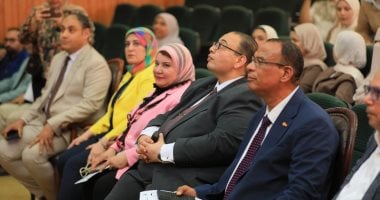 رئيس جامعة كفر الشيخ يشهد مناقشة مشروع “OncoNova”.. صور