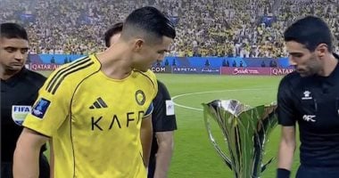 رونالدو يرفض الميدالية الفضية بعد صدمة خسارة النهائي الآسيوي.. فيديو
