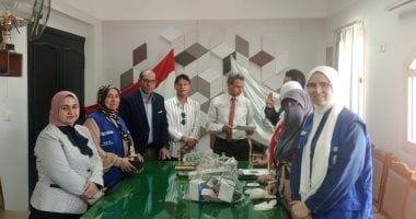 الكشف على العاملين بتعليم كفر الشيخ ووكيل الوزارة يشيد بـ”100 مليون صحة”.. صور