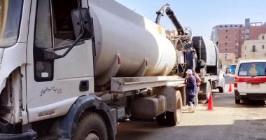 محافظ أسوان يوجه بتكثيف أعمال الصيانة والتطهير بشبكات الصرف الصحى