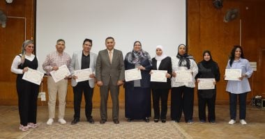 محافظ القليوبية يكرم المتميزين فى مبادرة تنمية مهارات العاملين بالمخازن