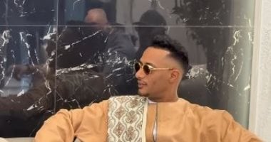 محمد رمضان يصل بغداد بالجلباب البلدى لحضور عرض فيلم أسد