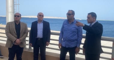 نائب وزير النقل ورئيس موانئ البحر الأحمر يتفقدان ميناء سفاجا