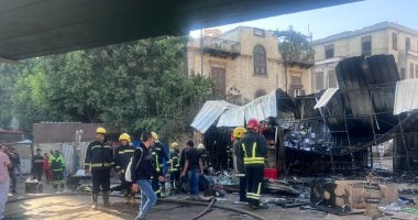 النيابة تعاين موقع حريق كشك بالفجالة للوقوف على الأسباب ولا توجد أى إصابات.. صور