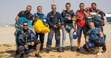 سكاي دايف فاروس تنفذ قفزة مظلية مع رئيس المجلس الدولي للرياضة العسكرية.. صور