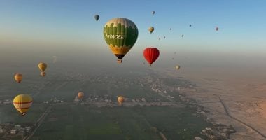 سماء الأقصر تشهد تحليق 22 رحلة بالون طائر تقل 550 سائحا.. صور
