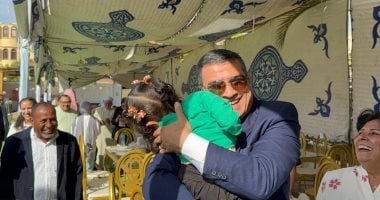 محافظ قنا يشارك أطفال دور الرحمة وأسر الشهداء وذوى الهمم فرحة عيد الأضحى.. صور