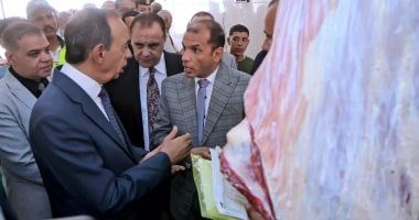 محافظ سوهاج يشهد ذبح 40 رأس ماشية لتوزيعها على الأسر الأولى بالرعاية بالمجان