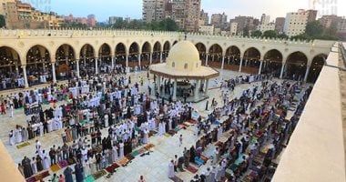 مشهد إيماني مهيب.. المصريون يؤدون صلاة عيد الأضحى بمسجد عمرو بن العاص