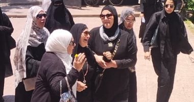 نقل جثمان والدة الفنان أحمد حلمي لأداء صلاة الجنازة بأحد مساجد بنها