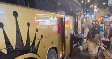 تفويج الحجاج من مشعر منى لمكة بعد انتهاء رمى الجمرات.. ضيوف الرحمن يؤدون طواف الإفاضة.. وجارى الاستعداد لنقلهم للمدينة.. ورئيس البعثة: حجاجنا بخير ونتابعهم صحيا