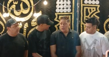 عصام صاصا يواسي حمو بيكا في عزاء والده بالاسكندرية.. فيديو