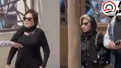 مش قادرة تمسك دموعها.. انهيار لبلبة في جنازة الفنان هاني شاكر| فيديو