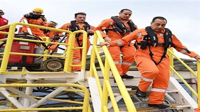 رئيس الوزراء يتفقد الحفار المصري “القاهر-2” بالبحر المتوسط