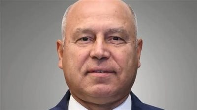 دفعت تذكرة المونوريل رغم التشغيل المجاني.. والمشروع نقلة نوعية بمصر