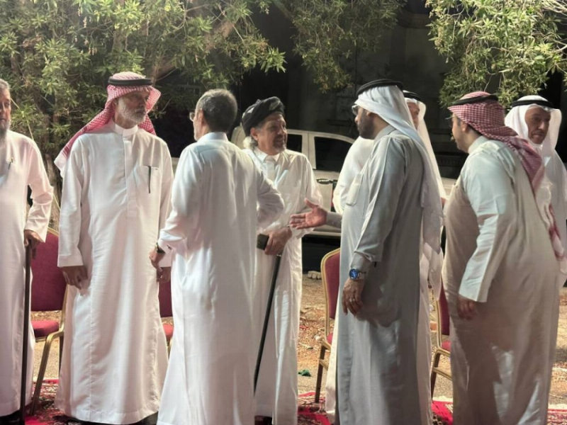 أسرتا البيتي والآشي يستقبلون المعزين في أروى