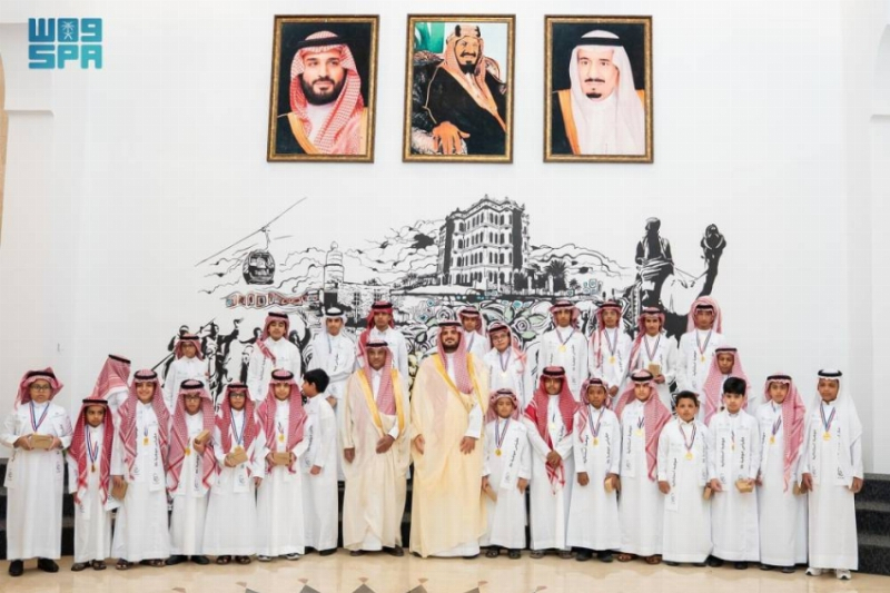 محافظ الطائف يُكرّم 60 طالبًا من الموهوبين