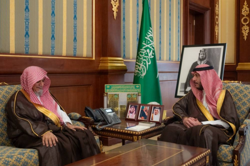 نائب أمير منطقة المدينة المنورة يستقبل الشيخ صالح بن حميد
