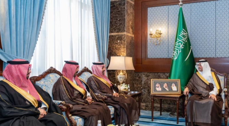 محافظ الأحساء يستقبل مدير فرع الهلال الأحمر بالمنطقة الشرقية