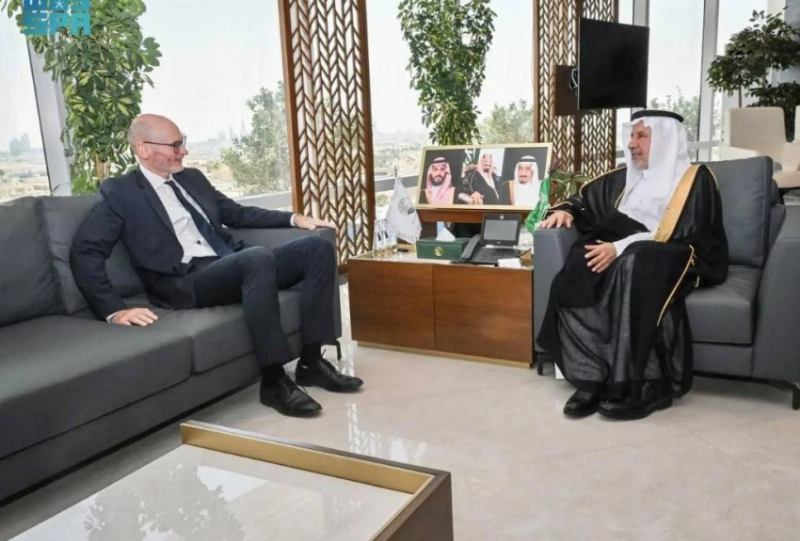 الربيعة والسفير البريطاني يناقشان الموضوعات المتصلة بالشؤون الإنسانية والإغاثية