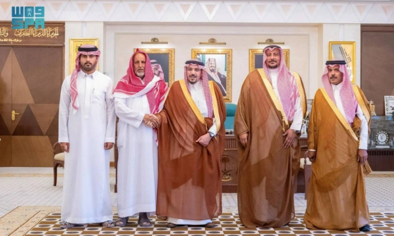 أمير منطقة القصيم يستقبل الحربي المتنازل عن قاتل ابنه لوجه الله تعالى