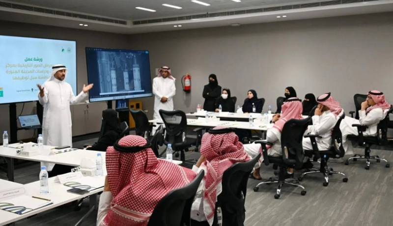 جائزة المدينة المنورة وبحوث المدينة تستعرضان آليات تحويل الأرشيف البصري إلى منتجات إبداعية