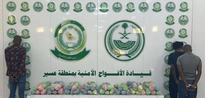 الأفواج الأمنية تقبض على (3) مخالفين لتهريبهم (27) كيلو جرامًا من القات المخدر