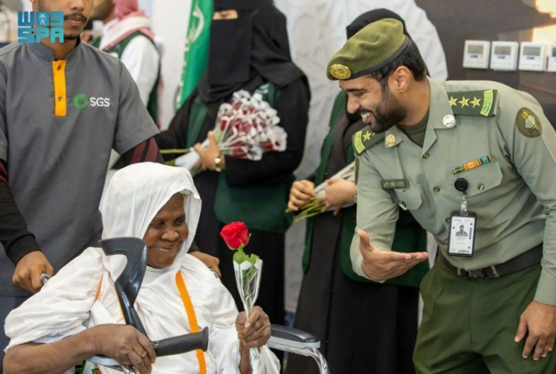 وصول أولى رحلات مستفيدي مبادرة “طريق مكة” من كوت ديفوار إلى مطار الأمير محمد بن عبدالعزيز الدولي بالمدينة المنورة