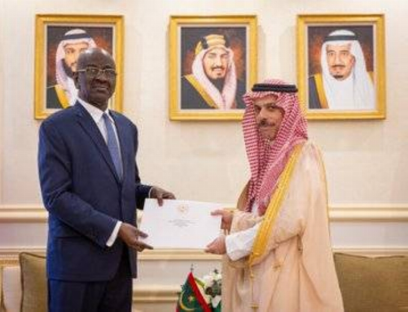 ولي العهد يتلقى رسالة خطية من رئيس الجمهورية الإسلامية الموريتانية